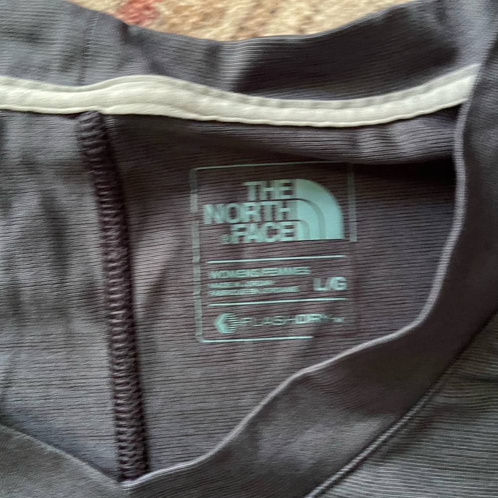 The North Face Women's V-neck Workout Top Size Large